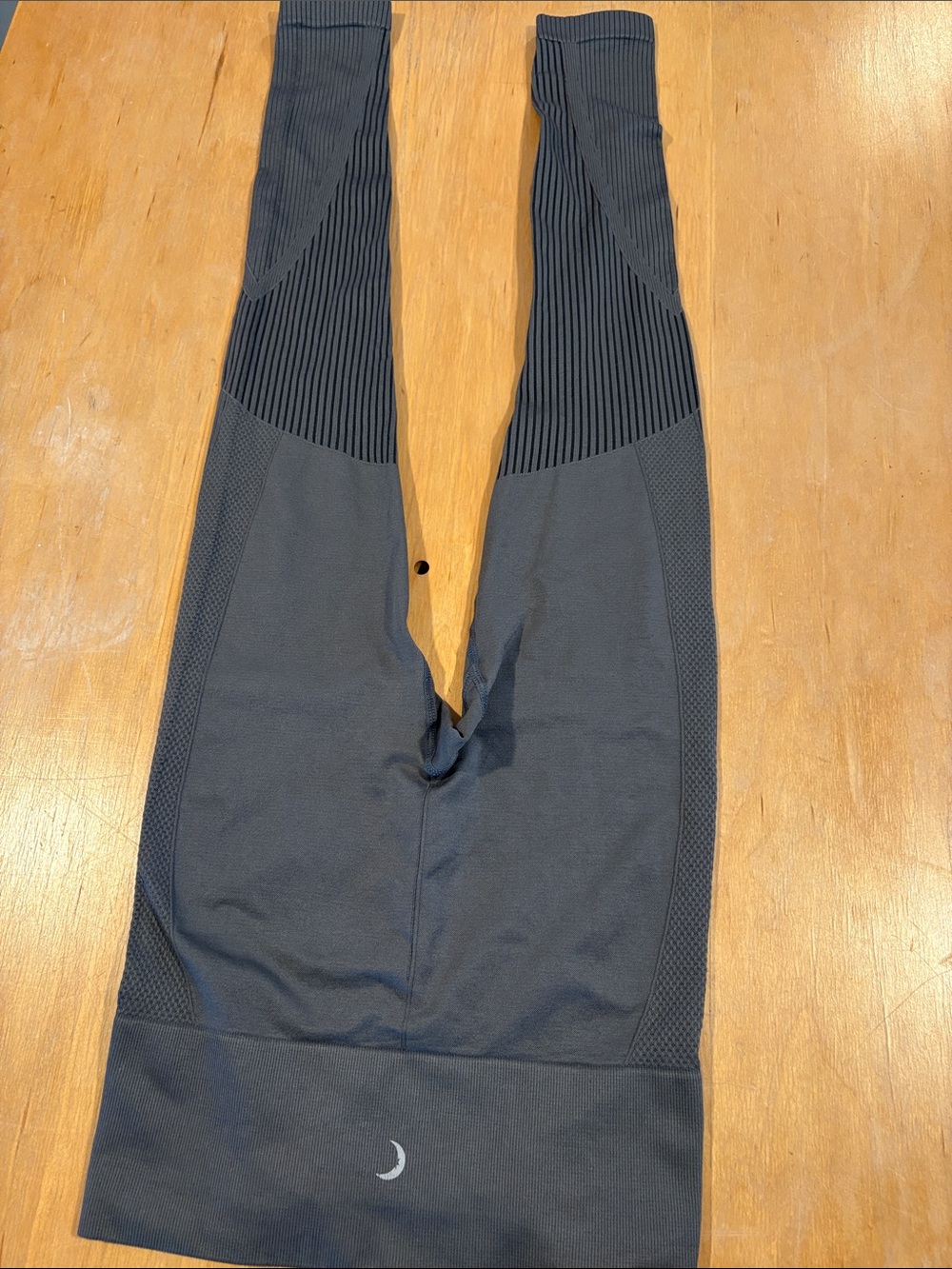 ZYIA ~ Carbon Gray Ribbed Accent Performance Stretch Leggings
